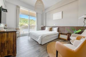 Phòng giường đôi Có ban công (Double Room Balcony)