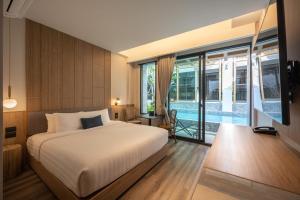 Phòng Có Giường Cỡ King Nhìn Ra Hồ Bơi (King Room with Pool View)