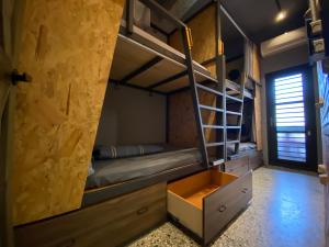 Giường trong Phòng ngủ tập thể Nữ 4 Người (Bed in 4-Bed Female Dormitory Room)