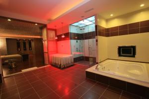 Phòng Có Giường Cỡ Queen Và Bồn Tắm Spa (Queen Room with Spa Bath)