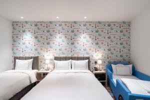 Phòng Ba Người Cao Cấp Carla có Giường Đơn Theo Chủ Đề Ô Tô (Carla Superior Triple Room with Car Themed Single Bed)