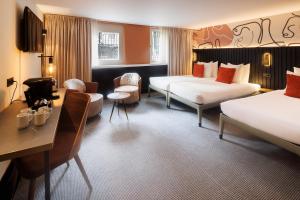 Souterrain Quadruple Room (Below Street Level with Limited View) room in Hotel Europa Amsterdam