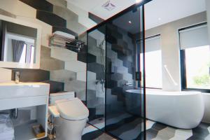 Phòng Gia Đình Có Bồn Tắm (Family Room with Bath)