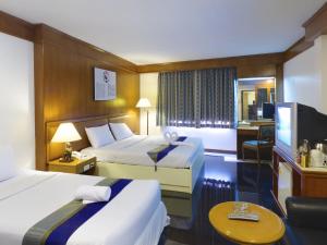Deluxe Triple Room room in Silom Avenue Inn
