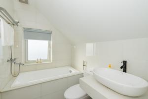 Phòng Nhìn ra Biển với Ban công (Sea View Room with Balcony)