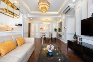 Căn Hộ 3 Phòng Ngủ (Three-Bedroom Apartment)