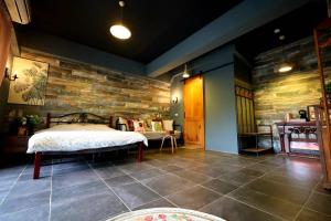Phòng Deluxe Giường Đôi Có Ban Công (Deluxe Double Room with Balcony)