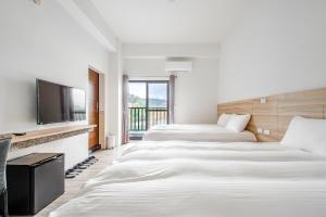 Phòng 4 người Nhìn ra Hồ (Lake View Quadruple Room)