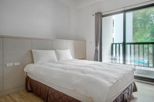 Phòng đôi hướng thành phố có ban công (City View Double Room with Balcony)