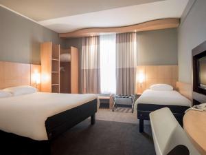 Triple Room room in ibis Hotel Brussels Centre Gare du Midi