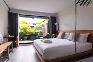 King Room with Balcony 2