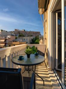 One-Bedroom Apartment room in Acropolis apartment with a unique view 2