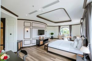 Phòng Có Giường Cỡ Queen Và Bồn Tắm Spa (Queen Room with Spa Bath)
