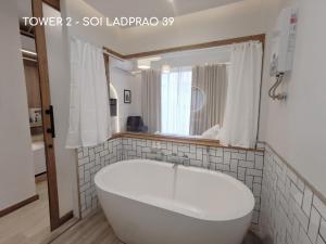 Phòng Deluxe Giường Đôi Có Bồn Tắm (Deluxe Double Room with Bath)