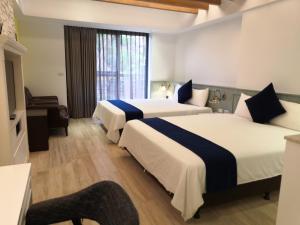 Phòng 4 Người Có Ban Công (Quadruple Room with Balcony)
