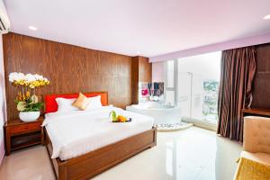 Suite Hướng Thành Phố (Suite with City View)