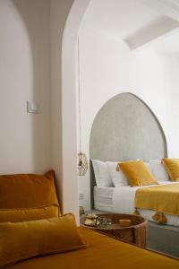Suite Nhìn ra Hồ bơi (Suite with Pool View)