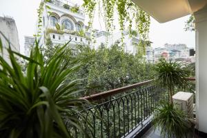 Suite có giường King và ban công (King Suite with Balcony)