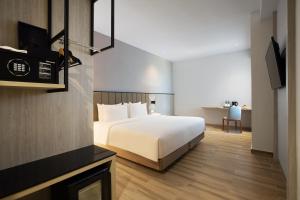 Phòng Loại Sang Giường Lớn (Deluxe King Room)