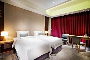 Phòng Hai Giường Đơn Loại Sang (Deluxe Twin Room)