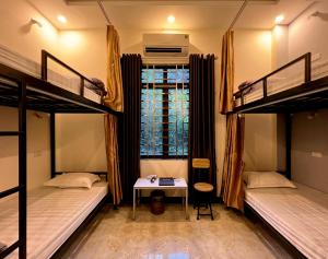 Giường Trong Phòng Ngủ Tập Thể 6 Giường (Bed in 6-Bed Dormitory Room)