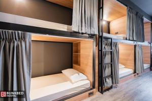 1 người trong phòng tập thể 12 giường – Nam & Nữ (1 Person in 12-Bed Dormitory - Mixed)
