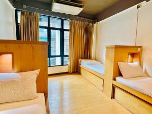 Phòng Hạng Tiết kiệm Cho 4 Người (Economy Quadruple Room)