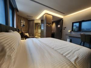 Phòng Đôi Cao Cấp (Superior Double Room)