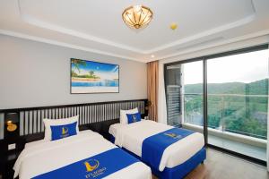 Suite có Ban công. (Suite with Balcony)