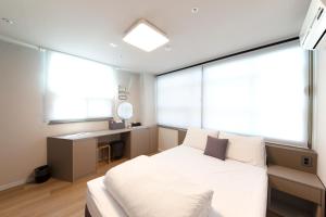 Phòng Standard giường đôi (Standard Double Room)