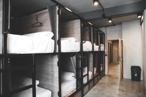Phòng Tập Thể có Giường Đơn - Chỉ cho Nữ (Dormitory with Single Bed - Female Only)