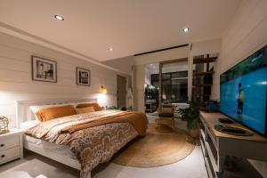 Phòng Giường Đôi Nhìn Ra Hồ Nước (Double Room with Lake View)