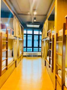 Giường Trong Phòng Ngủ Tập Thể 10 Giường Cho Cả Nam Lẫn Nữ (Bed in 10-Bed Mixed Dormitory Room)