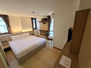 Phòng Deluxe Giường Đôi Có Vòi Sen (Deluxe Double Room with Shower)