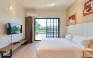 Phòng Deluxe Giường Đôi Có Ban Công (Deluxe Double Room with Balcony)