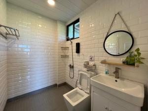 Phòng Giường Đôi/2 Giường Đơn Có Phòng Tắm Riêng (Double or Twin Room with Private Bathroom)