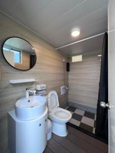 Giường trong Phòng ngủ tập thể cả Nam và Nữ 4 Người (Bed in 4-Bed Mixed Dormitory Room)