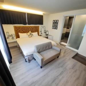 Phòng Cổ Điển Giường Đôi Có Vòi Sen (Classic Double Room with Shower)