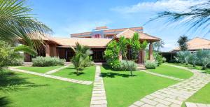 Phòng Gia đình Nhìn ra Vườn (Family Room with Garden View)