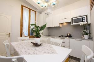 Ca' Pozzo - Two-Bedroom Apartment room in City Apartments Salute-Accademia