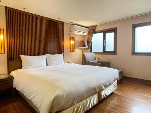 Phòng Classic có 2 giường đơn liền nhau (Classic Room with 2 Connected Single Beds)