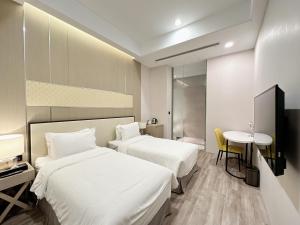 Phòng 2 Giường Đơn Với Chỗ Đỗ Xe - Không Có Cửa Sổ (Twin Room with Parking - No Window)