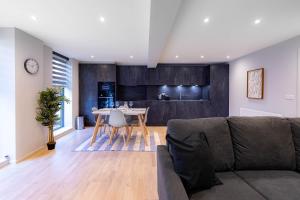 Two-Bedroom Apartment room in Luxurious Apartments Hackney near Train Station