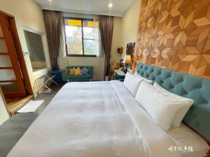Phòng Giường Đôi Nhìn Ra Núi (Double Room with Mountain View)