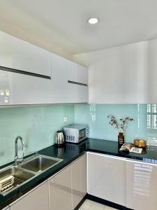 Căn Hộ 3 Phòng Ngủ (Three-Bedroom Apartment)