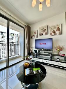 Căn Hộ 3 Phòng Ngủ (Three-Bedroom Apartment)