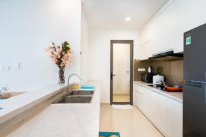 Căn Hộ Có Ban Công (Apartment with Balcony)