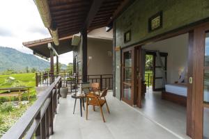 Phòng Giường Đôi Nhìn Ra Núi (Double Room with Mountain View)