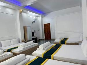 Phòng Ngủ Tập Thể Cho Cả Nam Và Nữ (Mixed Dormitory Room)