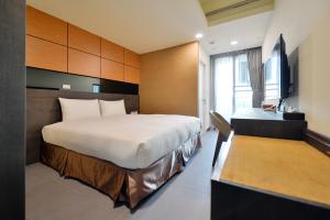 Phòng Deluxe giường Queen (Deluxe Queen Room)